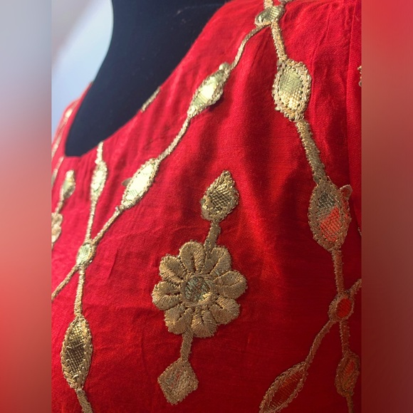 Gorgeous Red Blouse!! - Picture 3 of 3